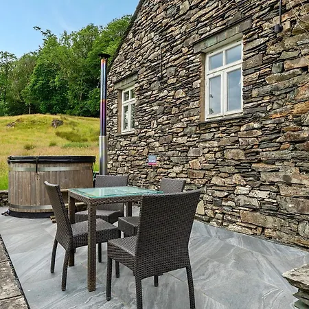 Dove At The Graythwaite Estate 울버스톤